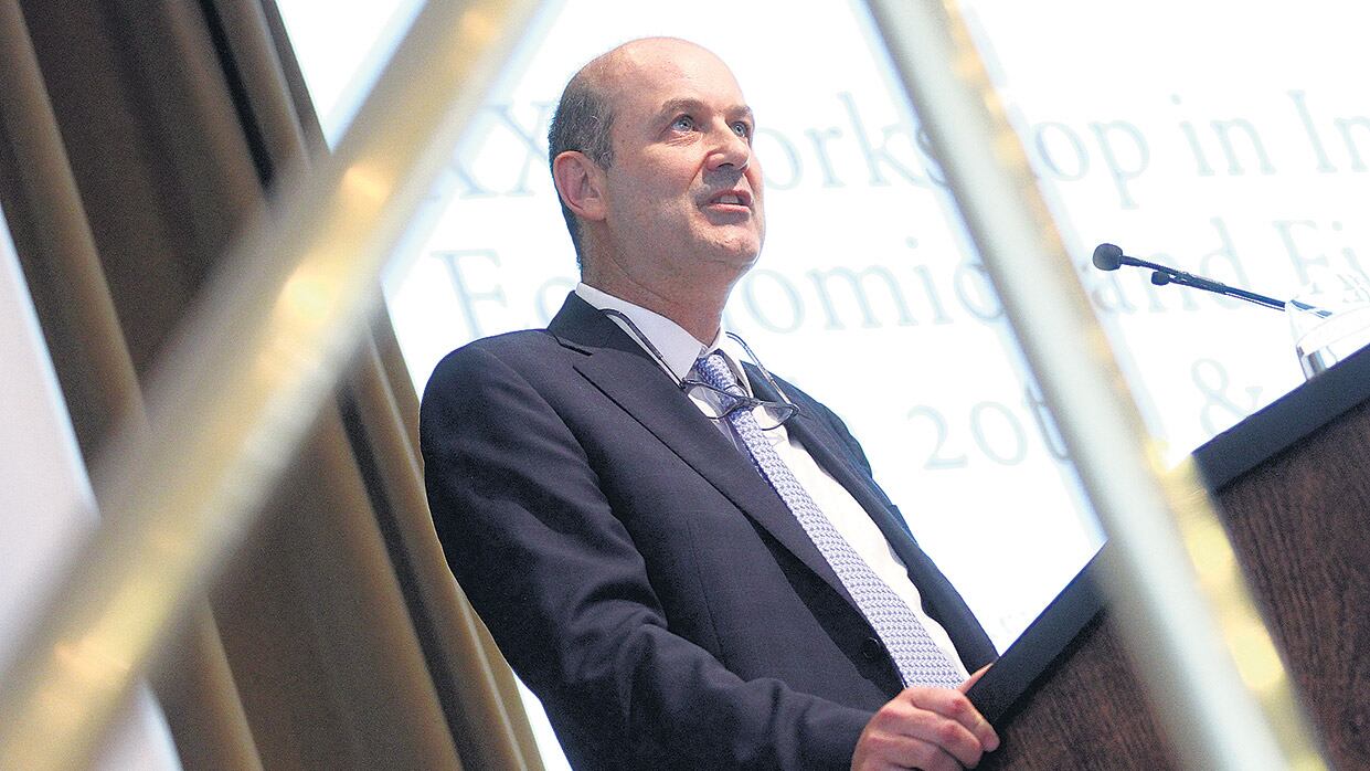 “El Gobierno no va a atrasar el tipo de cambio”, afirmó Sturzenegger, pese a las críticas industriales.