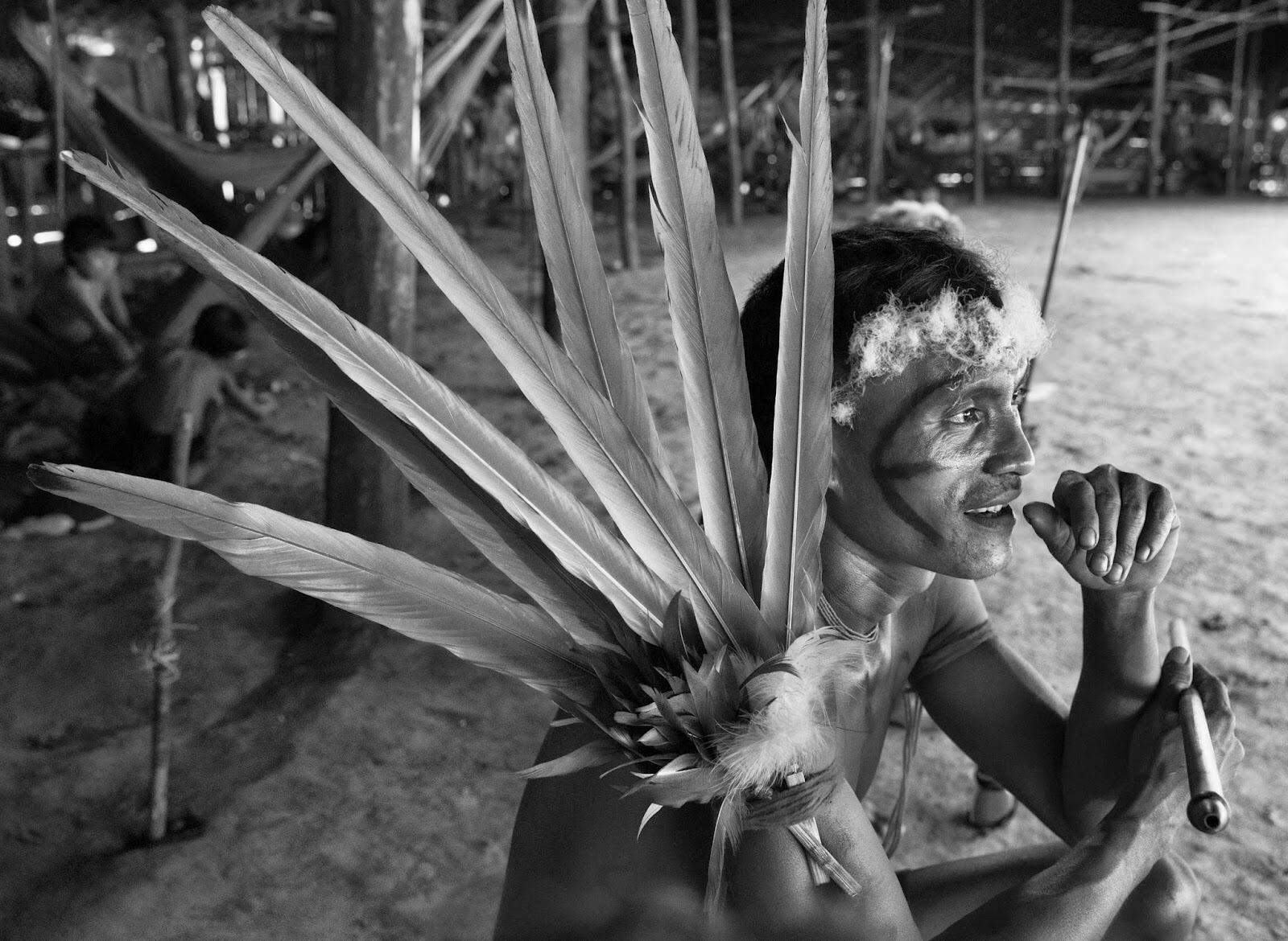 Imagen del fotógrafo brasileño Sebastiao Salgado sobre las tribus del Amazonas.