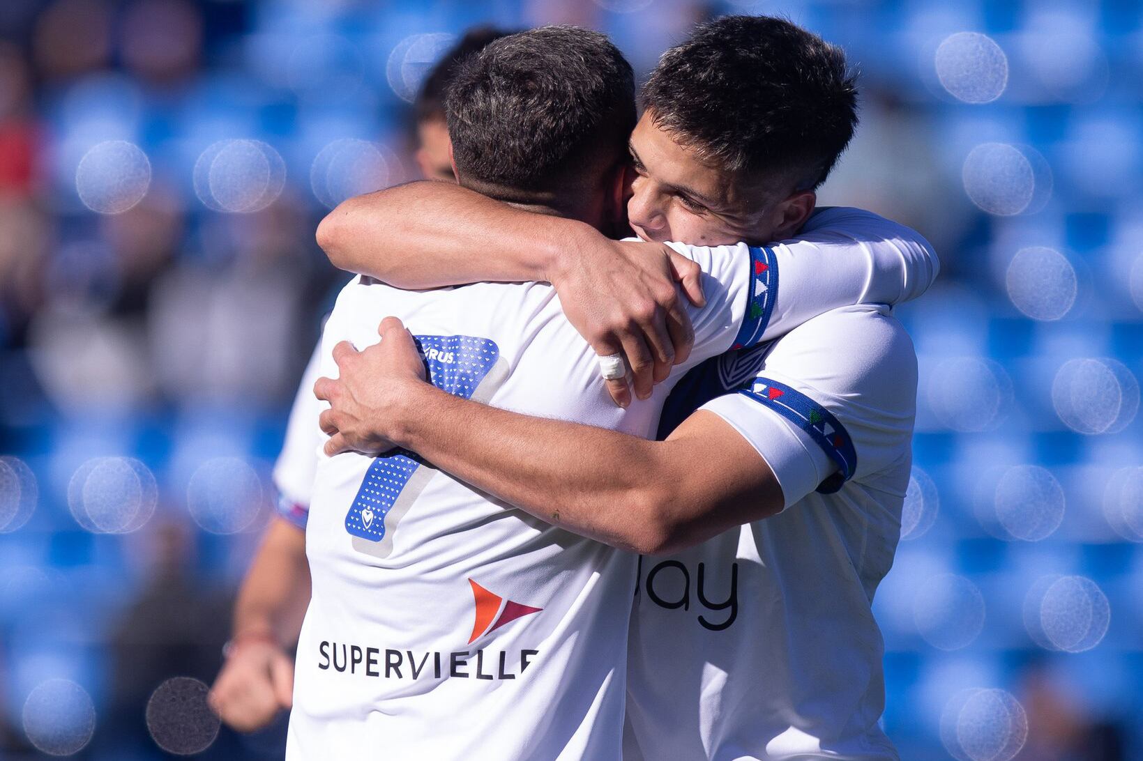 Abrazo y festejo del Vélez campeón de la Reserva.