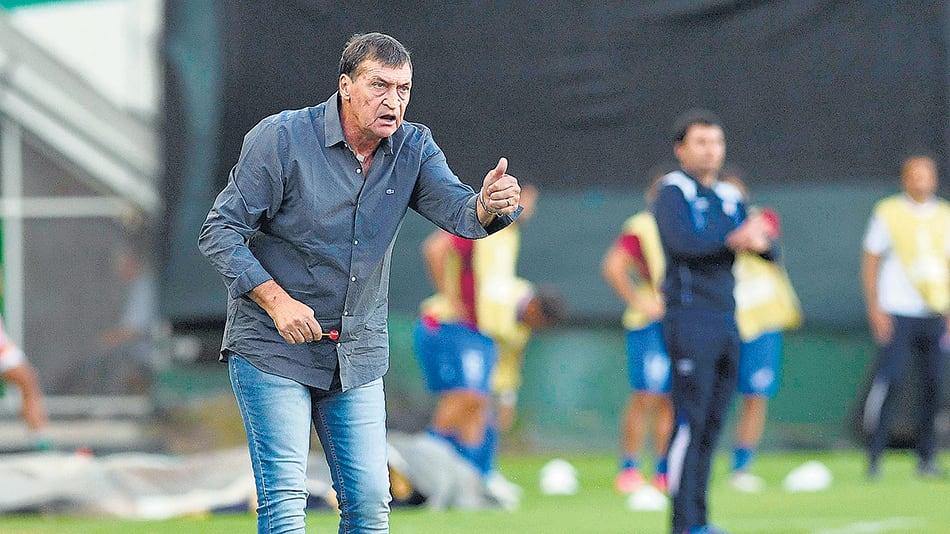 Falcioni estará en Uruguay.