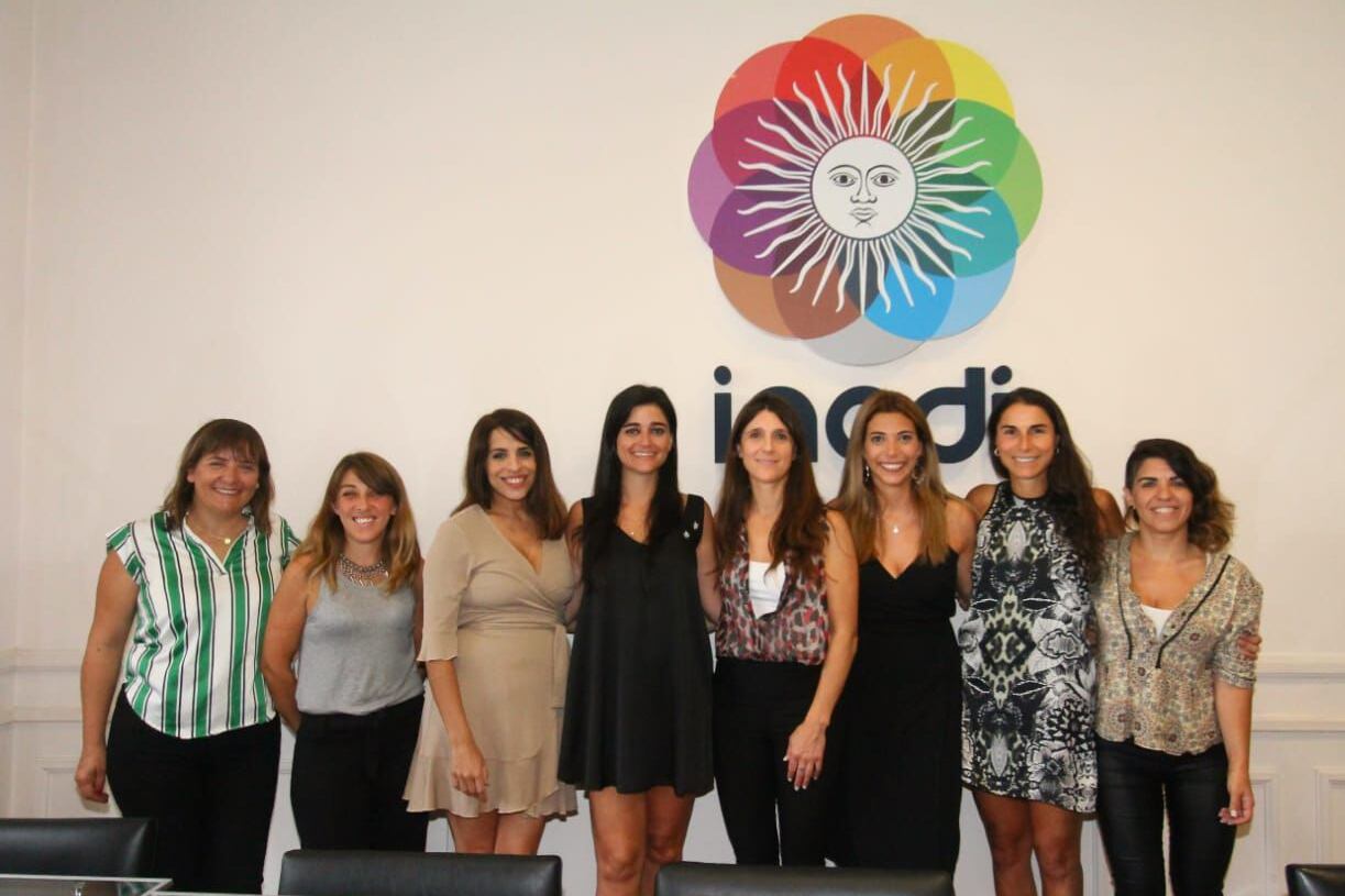 Victoria Donda, titular del Inadi, encabezó el encuentro con funcionarias de gobierno y del área deportiva.