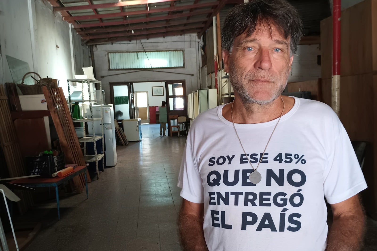 "La gente come salteado y los adultos no comen", dice el Padre Paco.
