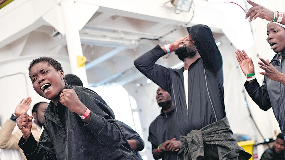 Los migrantes, visiblemente emocionados, llegaron el domingo a Valencia.