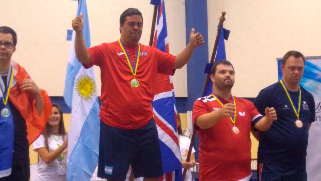 Juan Pablo Castet, campeón de tenis de mesa en Portugal.