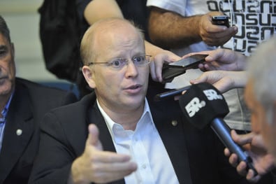 Contigiani recibirá hoy al representante empresario, y pedirá garantías de continuidad.