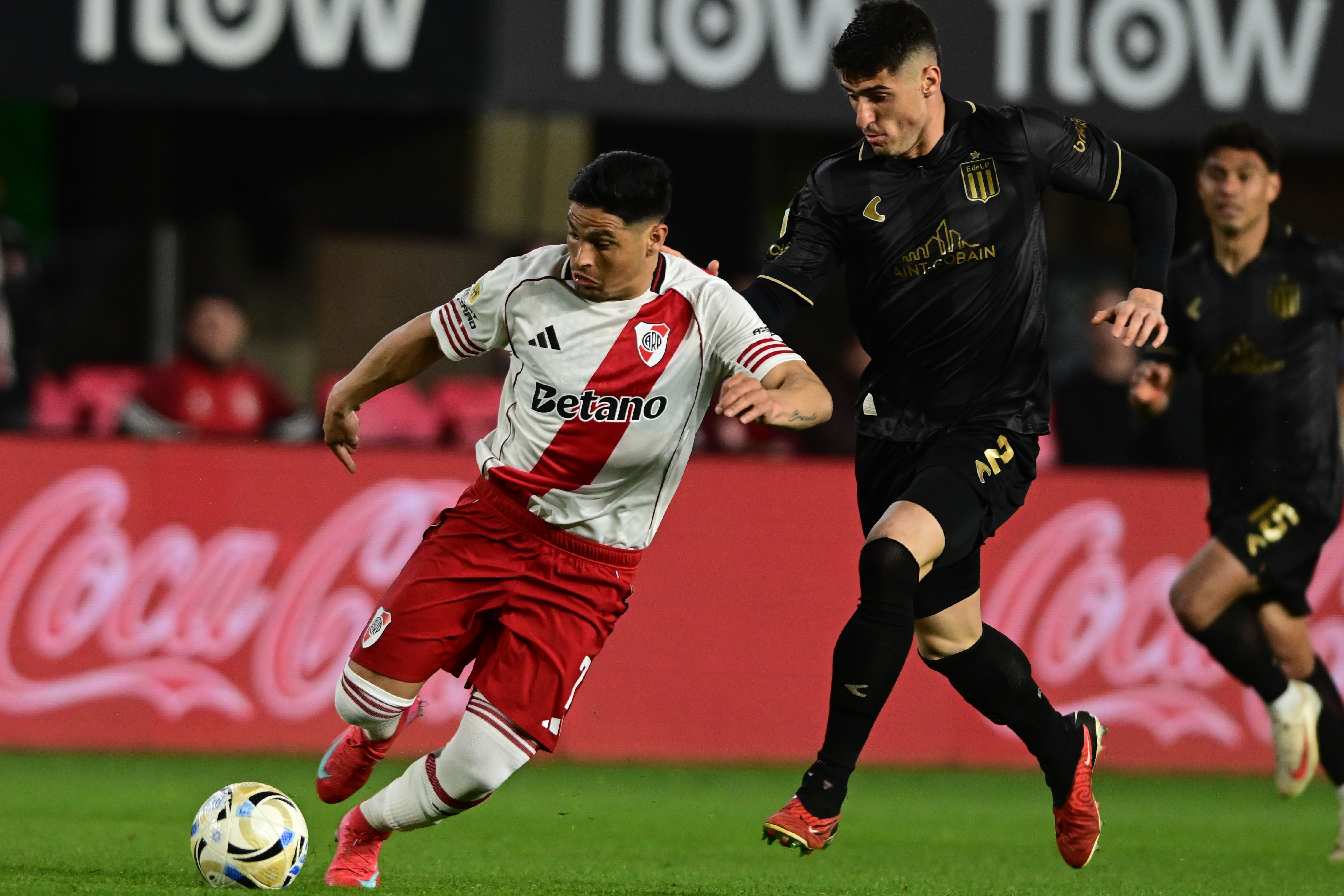 River y Estudiantes protagonizaron un duelo áspero el sábado, antes de su choques coperos.