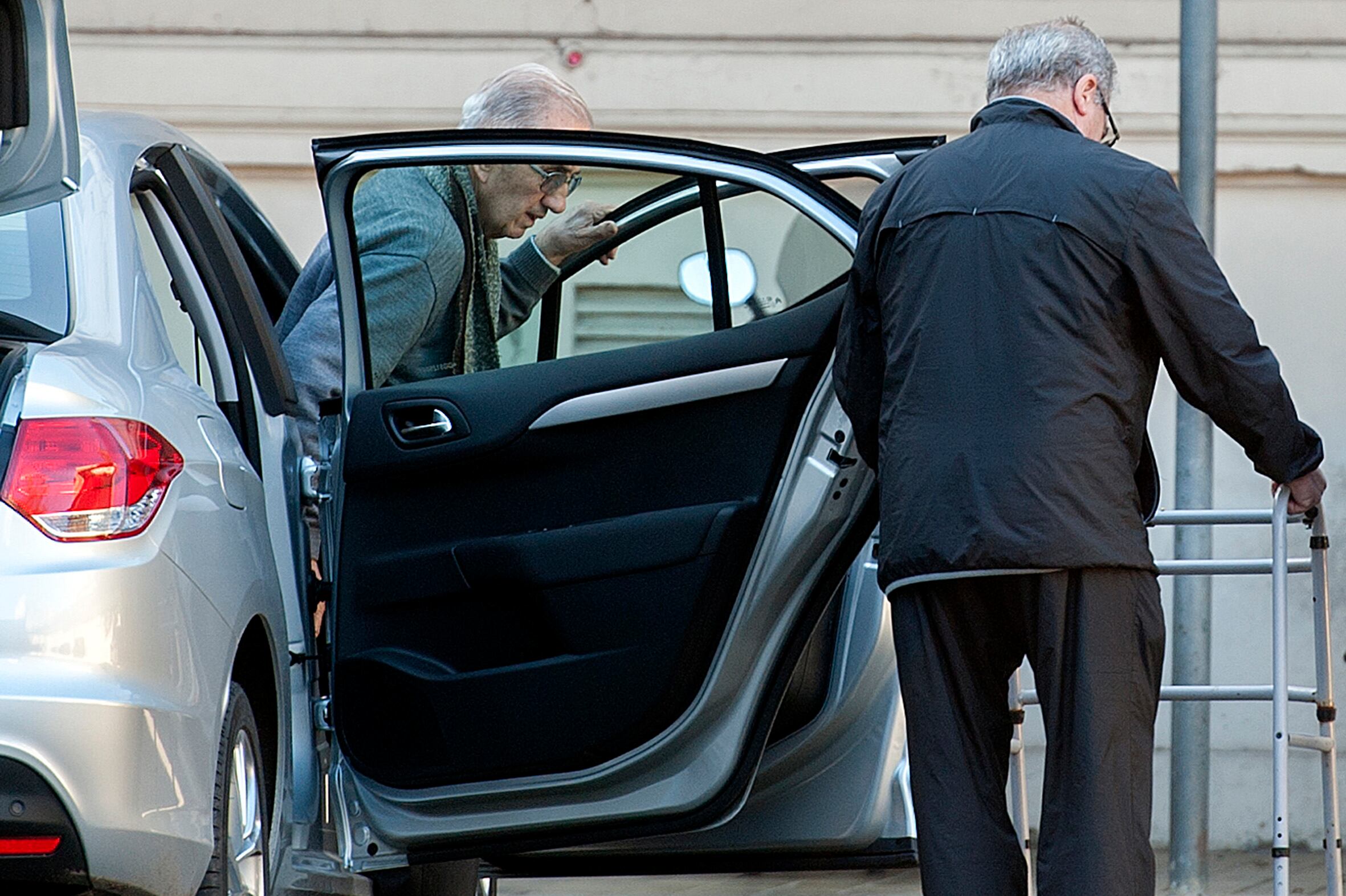El sacerdote ha presentado una imprecisa operación como pretexto para faltar a las audiencias.