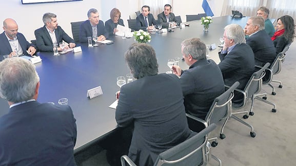 Reunión de gabinete del viernes. Ante la devaluación y la inflación: resignación y acostumbrarse.