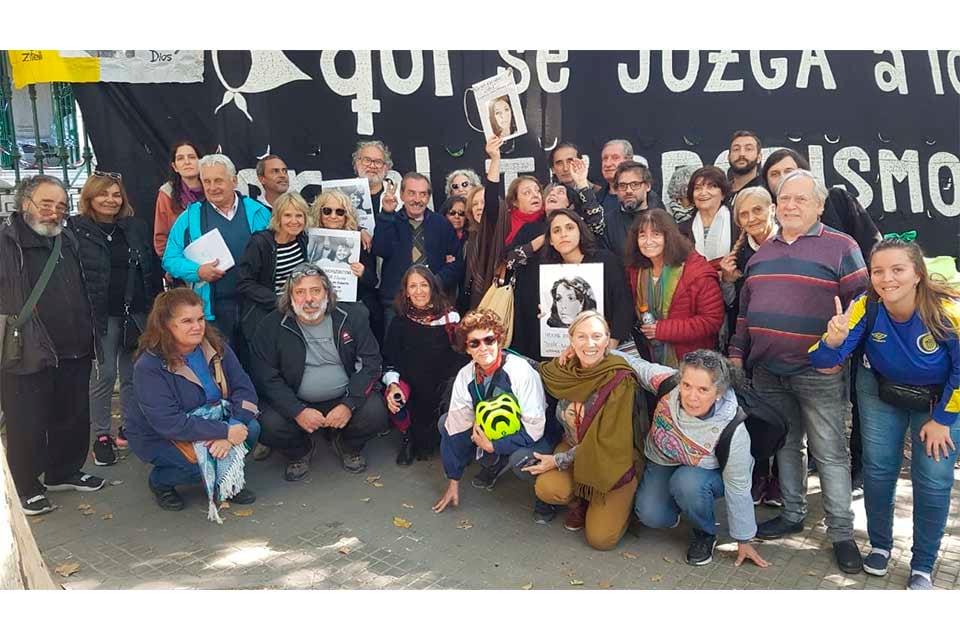 Familiares, amigos y compañeros de Norma Coutada estuvieron ayer en el juicio. 