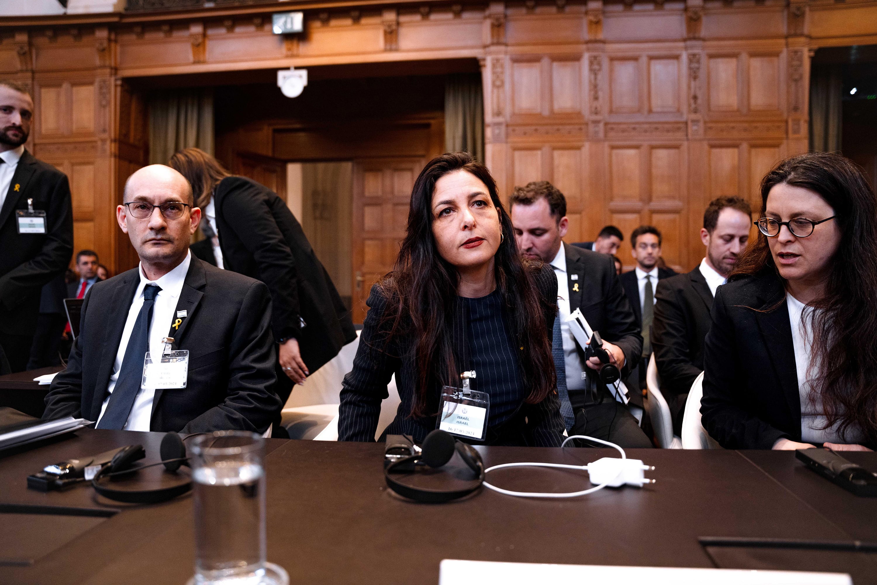 Gilad Noam, Tamar Kaplan Tourgeman y Avigail Frisch Ben Avraham se presentaron en la Corte de La Haya como parte de la delegación israelí.