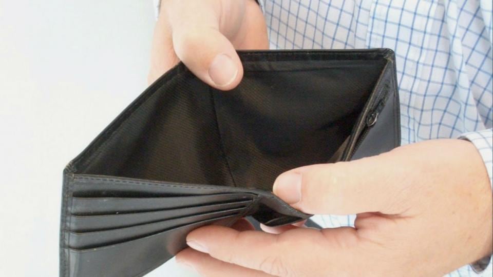 Los salarios no se salvaron de la motosierra de Milei.
