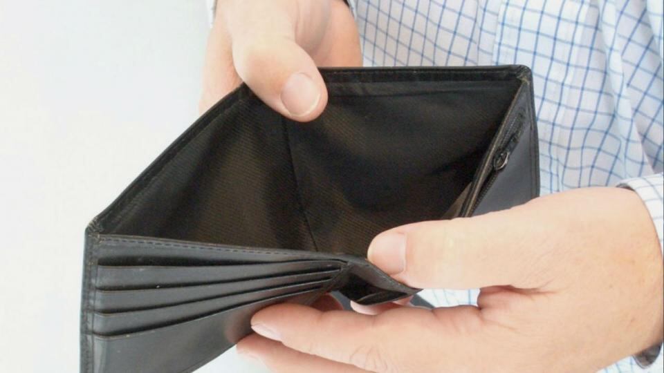 Los salarios no se salvaron de la motosierra de Milei.