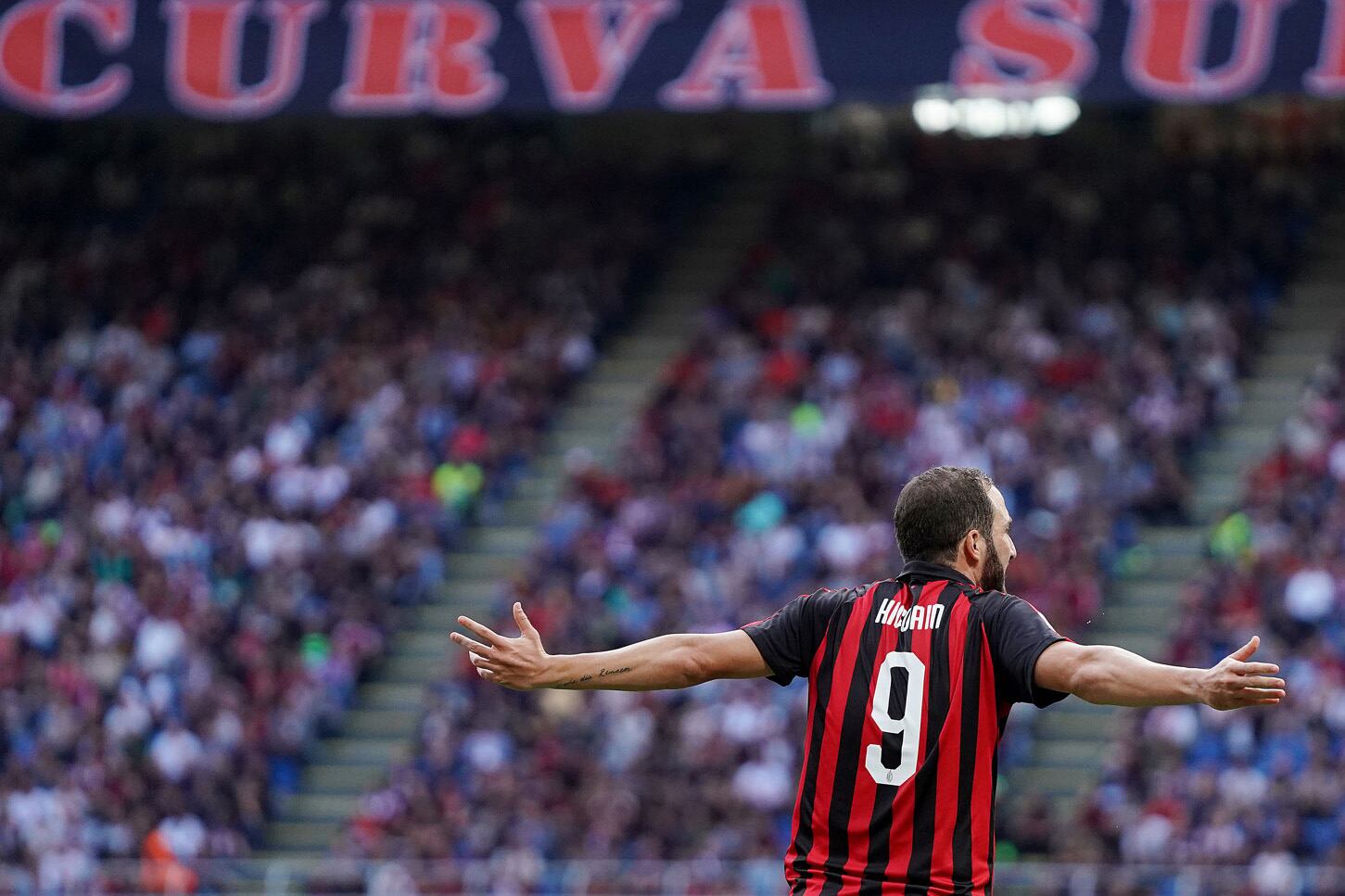 Higuaín, uno de los 9 que no prosperó en el Rossonero.