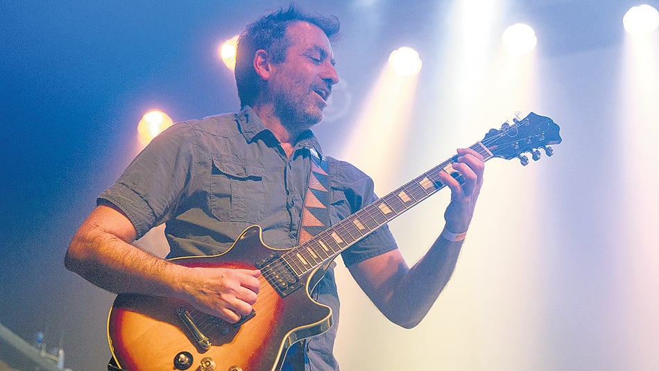“Esta es para algunos senadores y senadoras”, dijo Juan Pablo Fernández antes del himno “El pan del facho”.