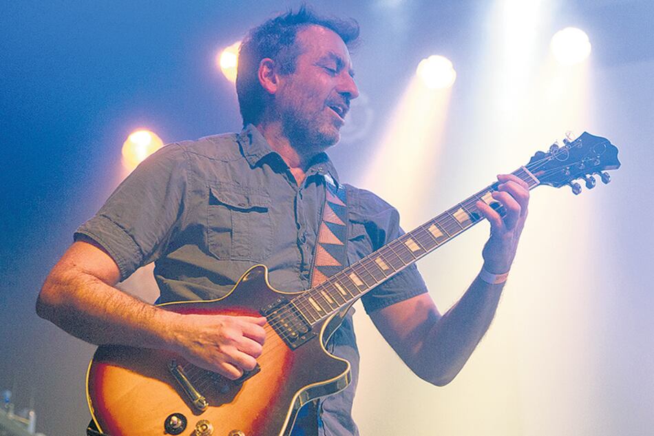 “Esta es para algunos senadores y senadoras”, dijo Juan Pablo Fernández antes del himno “El pan del facho”.