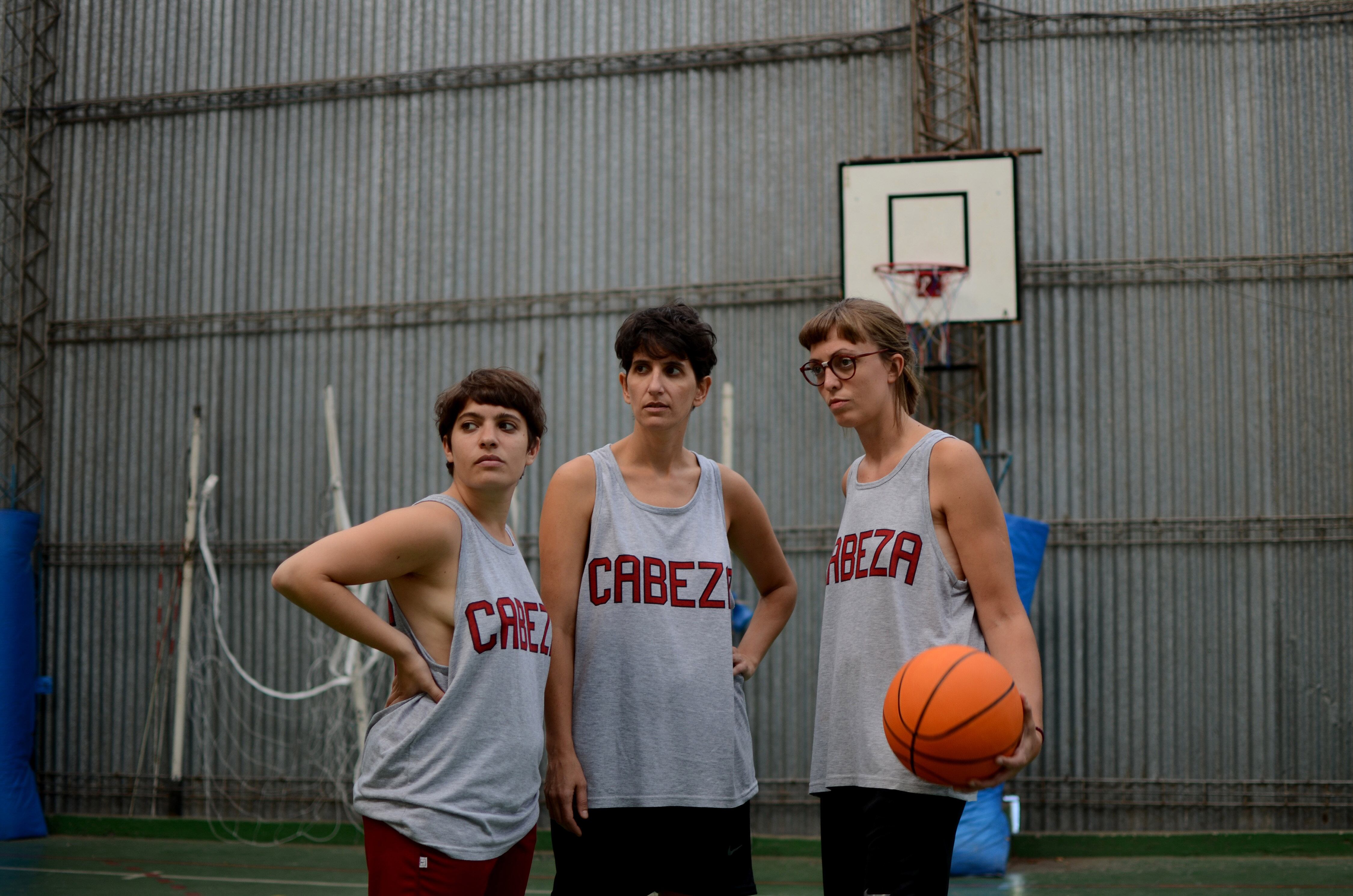 “Si bien construimos una historia de ficción, hay muchas cosas que hacen espejo con casos reales”. 