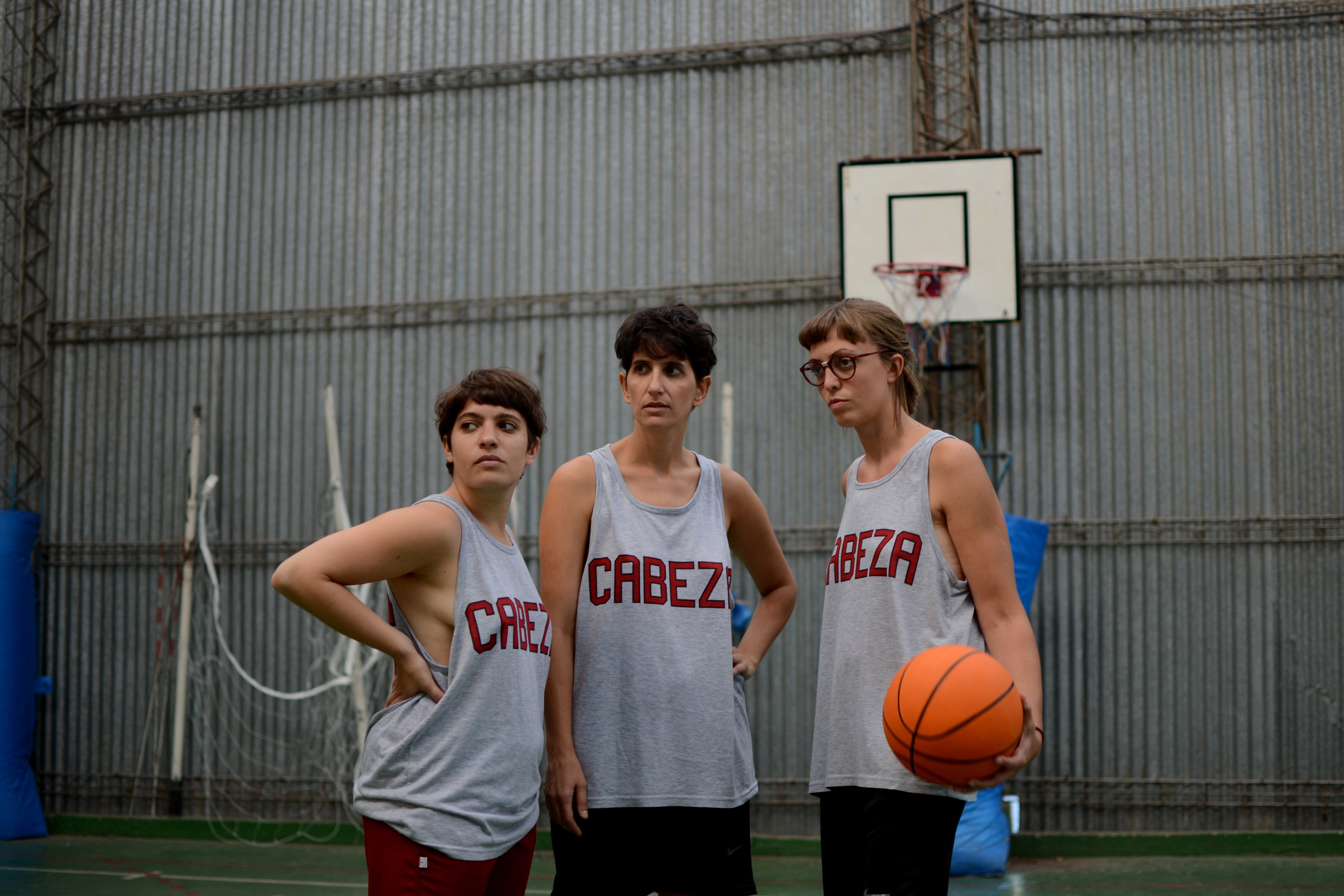 “Si bien construimos una historia de ficción, hay muchas cosas que hacen espejo con casos reales”.