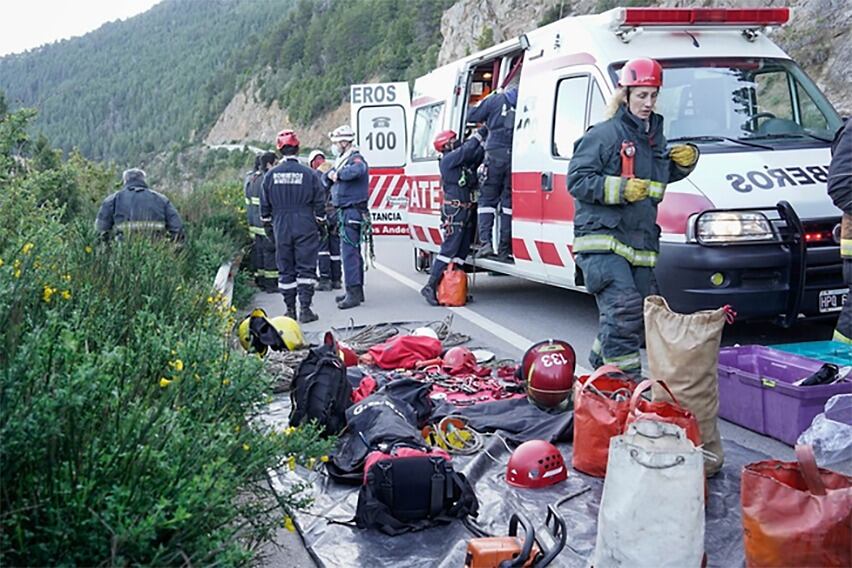 Bomberos trabaja en las inmediaciones del Lago Lácar