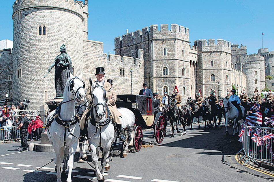 Todo está coreografiado: uno de los ensayos del recorrido de la pareja luego de la ceremonia religiosa.