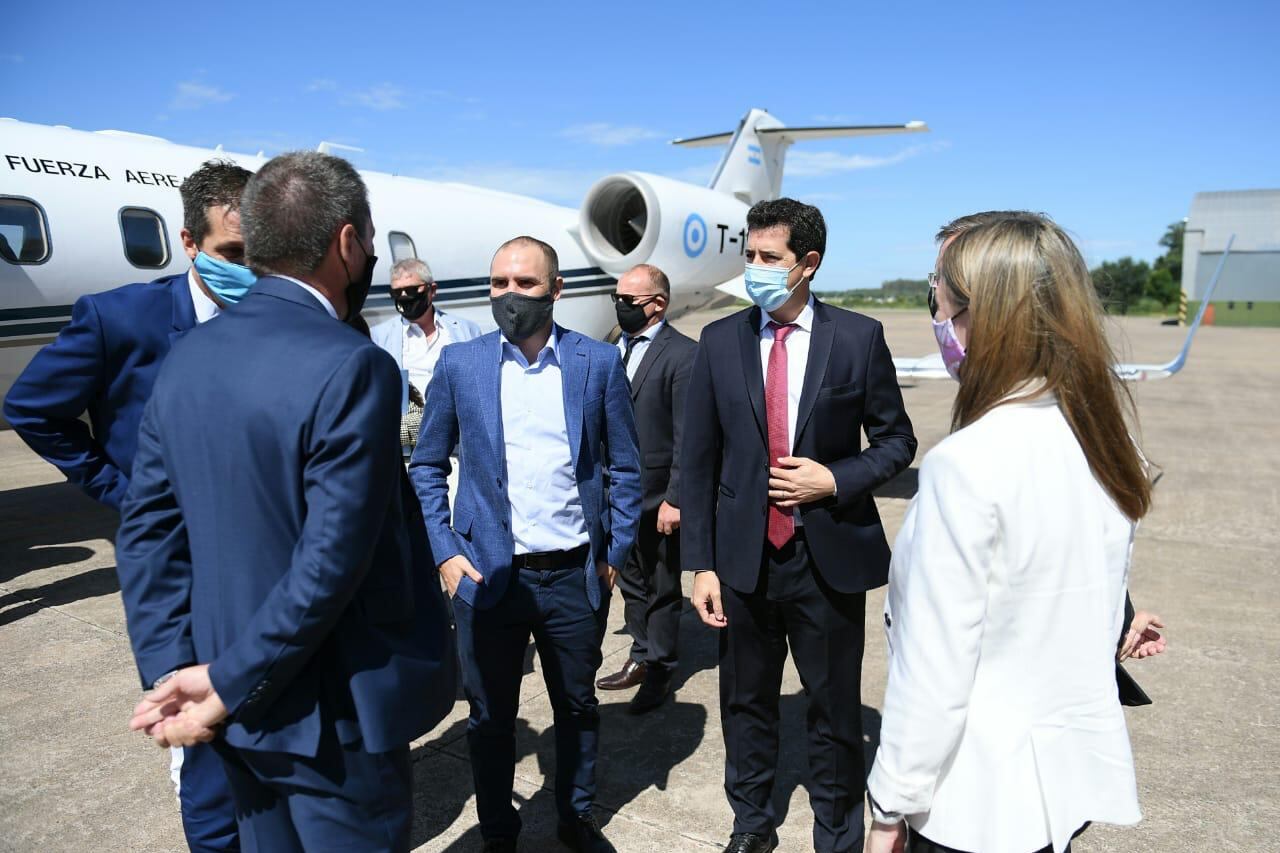 El gobernador de Entre Ríos, Gustavo Bordet, recibe a los ministros de Interior, Eduardo De Pedro y de Economía, Martín Guzmán.