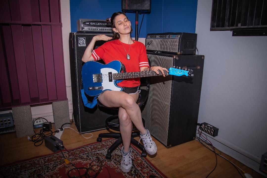 “Decidí no solo hacer la producción artística sino también la idea y dirección del videoclip", cuenta Fages. 