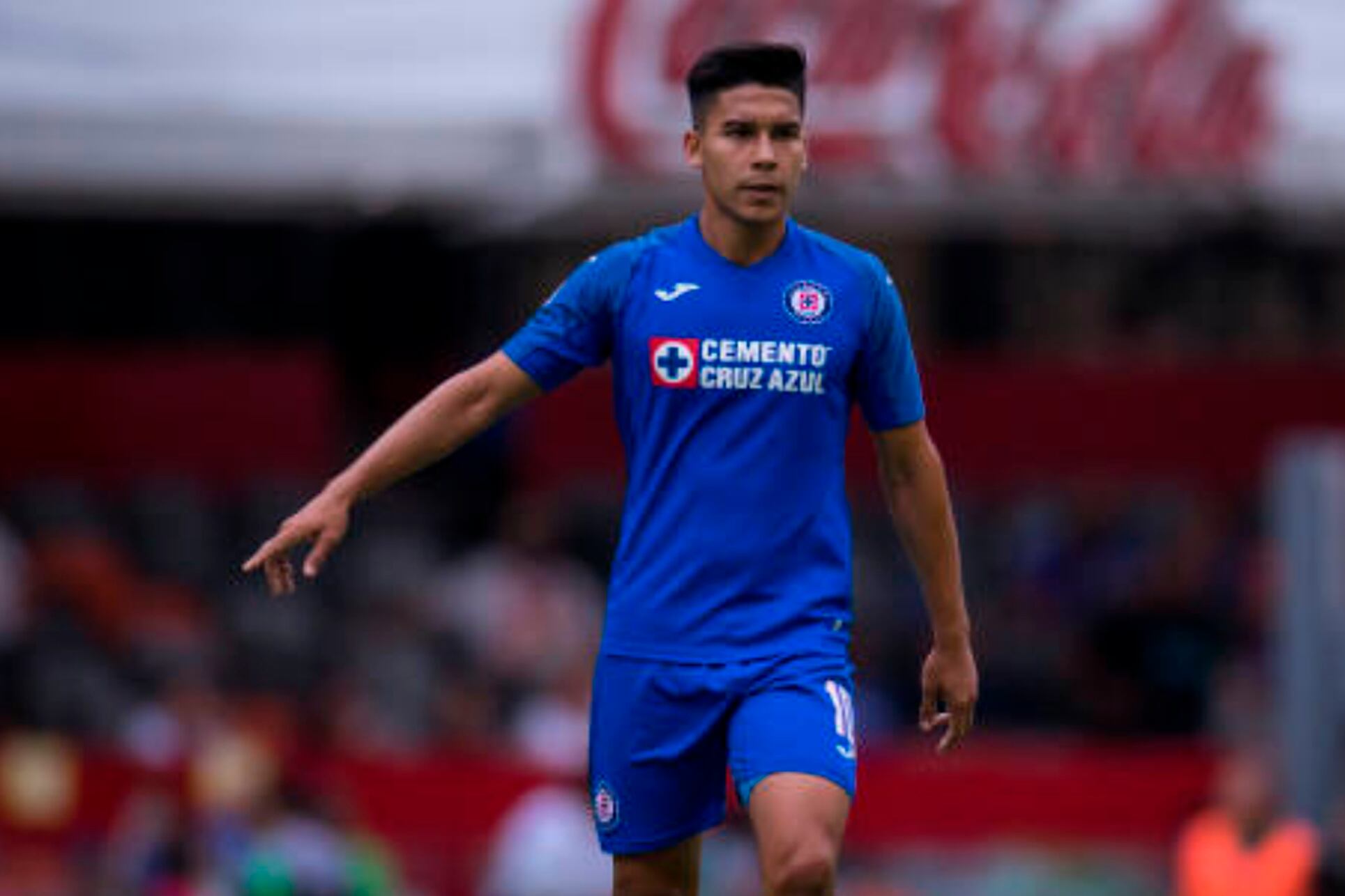 Pol Fernández, con la camiseta del Cruz Azul de México.