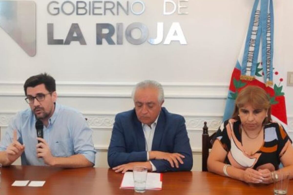 La medida fue anunciada en conferencia de prensa.