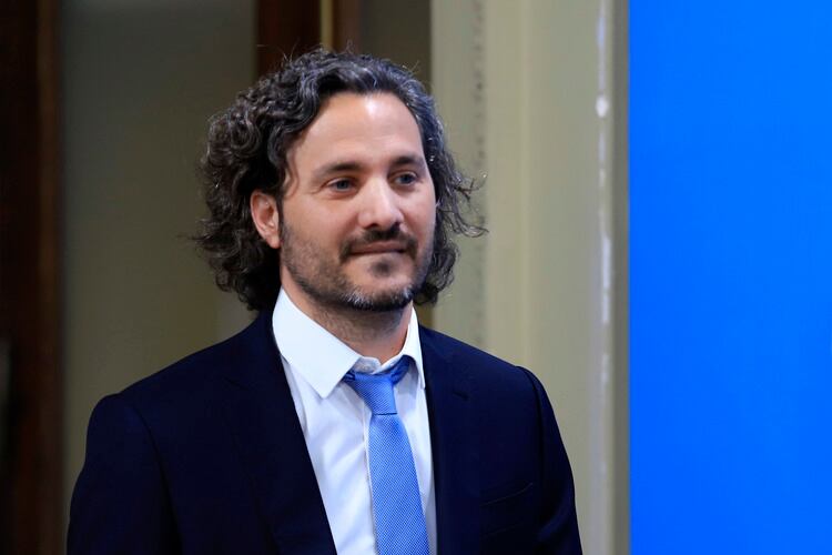 "No hay que tomar decisiones con una foto, sino evaluar un período de 7 o 10 días para ver cómo se fueron confirmando las curvas", djo el ministro coordinador.