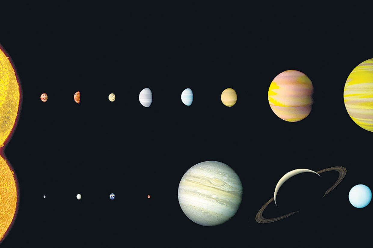 Comparación entre el sistema solar recién descubierto y el que alberga a la Tierra.