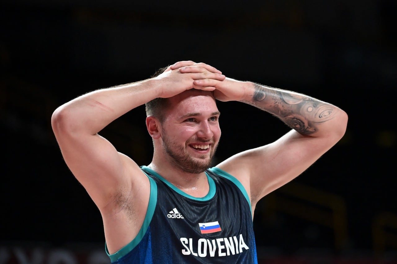 Doncic, metió 48 puntos ante la Argentina y metió festejo con polémica en la Villa.