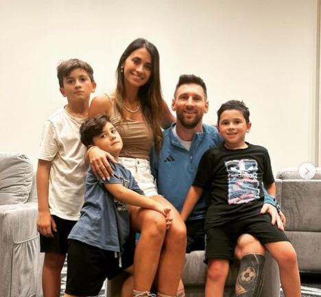 Messi junto a su familia en un posteo donde saludó por el Año Nuevo y agradeció el apoyo que siempre les dieron sus segudores.