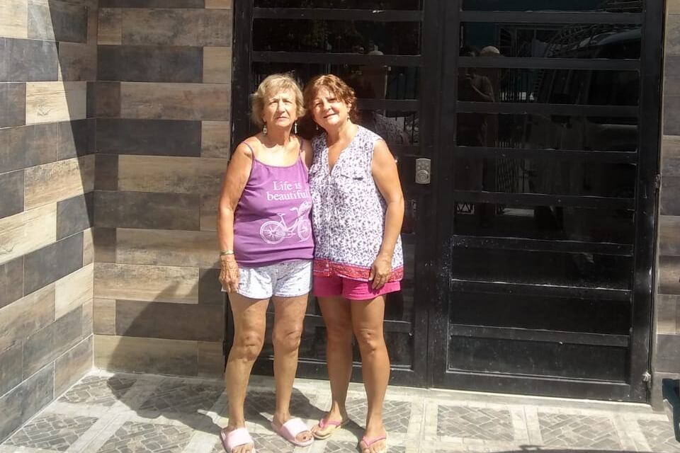 Ana León y Elisabeth Ferrer, en Cancún