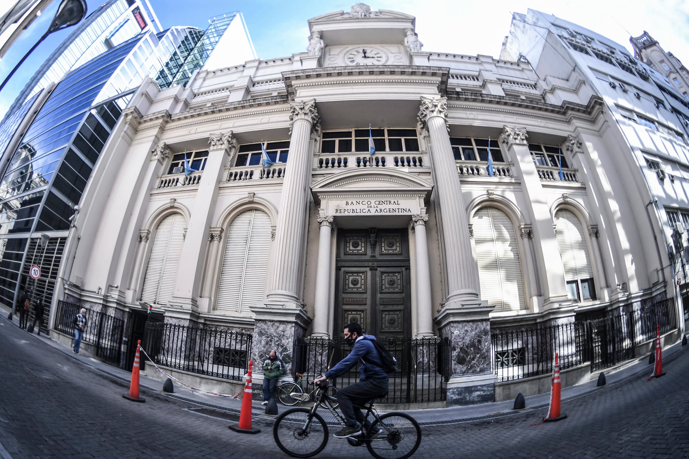 El Banco Central distribuye cada mes las estimaciones de las consultoras de la city.