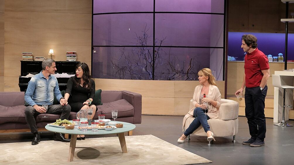 "Los vecinos de arriba", del catalán Cesc Gay, dirigida por Javier Daulte.