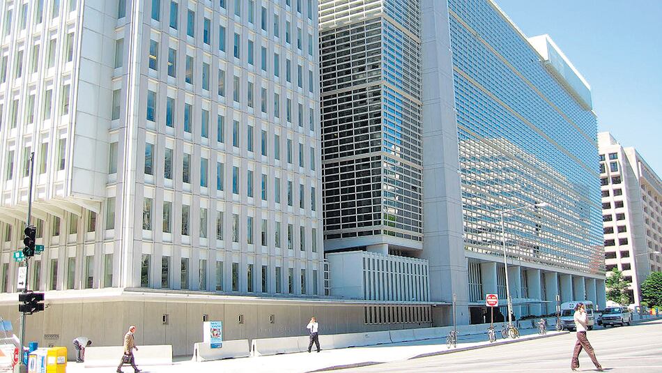El informe del Banco Mundial responsabiliza a las políticas distribucionistas por las crisis.