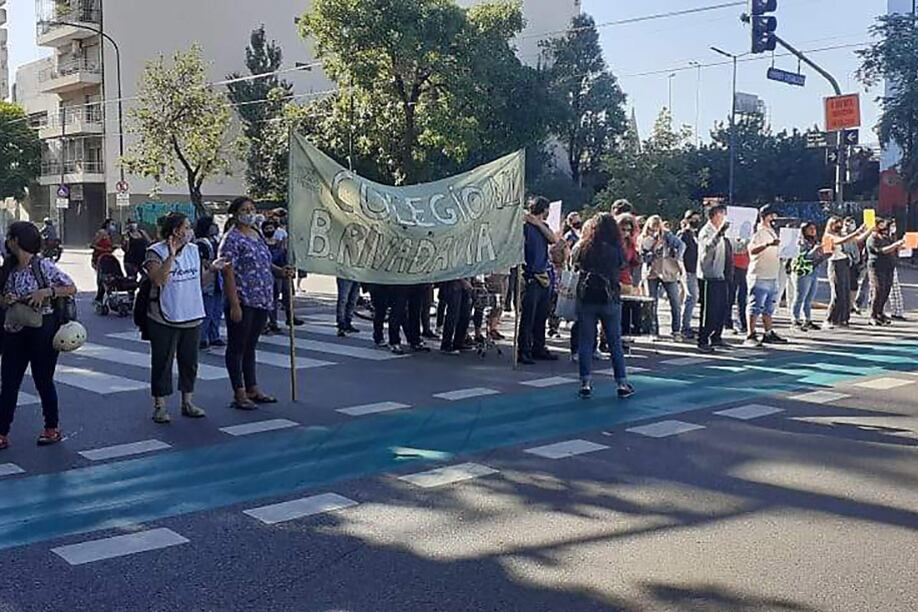 San Juan al 1500, cortada por la protesta.