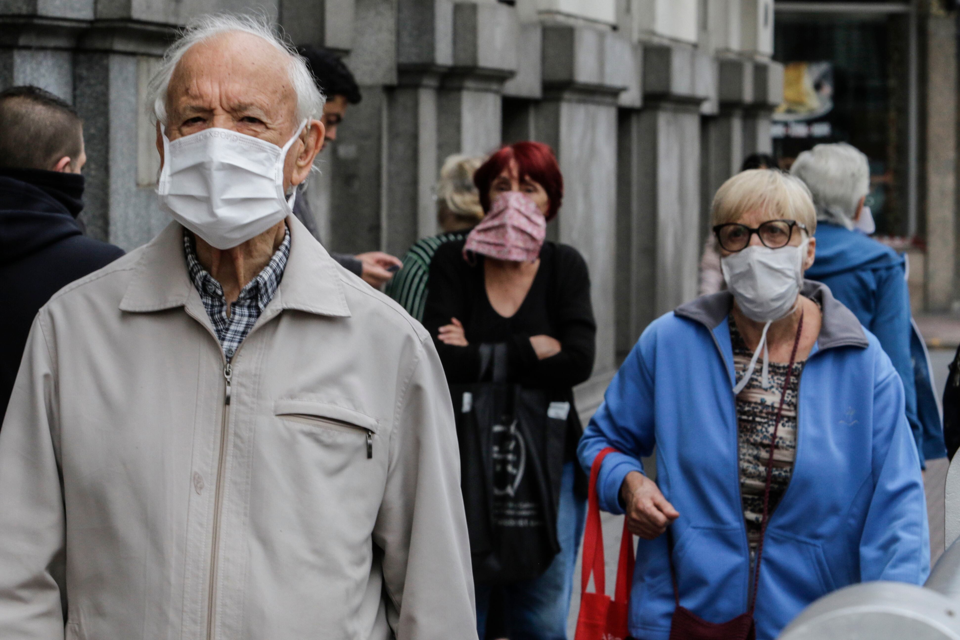 Cientos de jubiladxs y pensionadxs se vieron obligadxs a romper la cuarenta por la necesidad de concurrir a los bancos para hacer efectivos sus haberes.