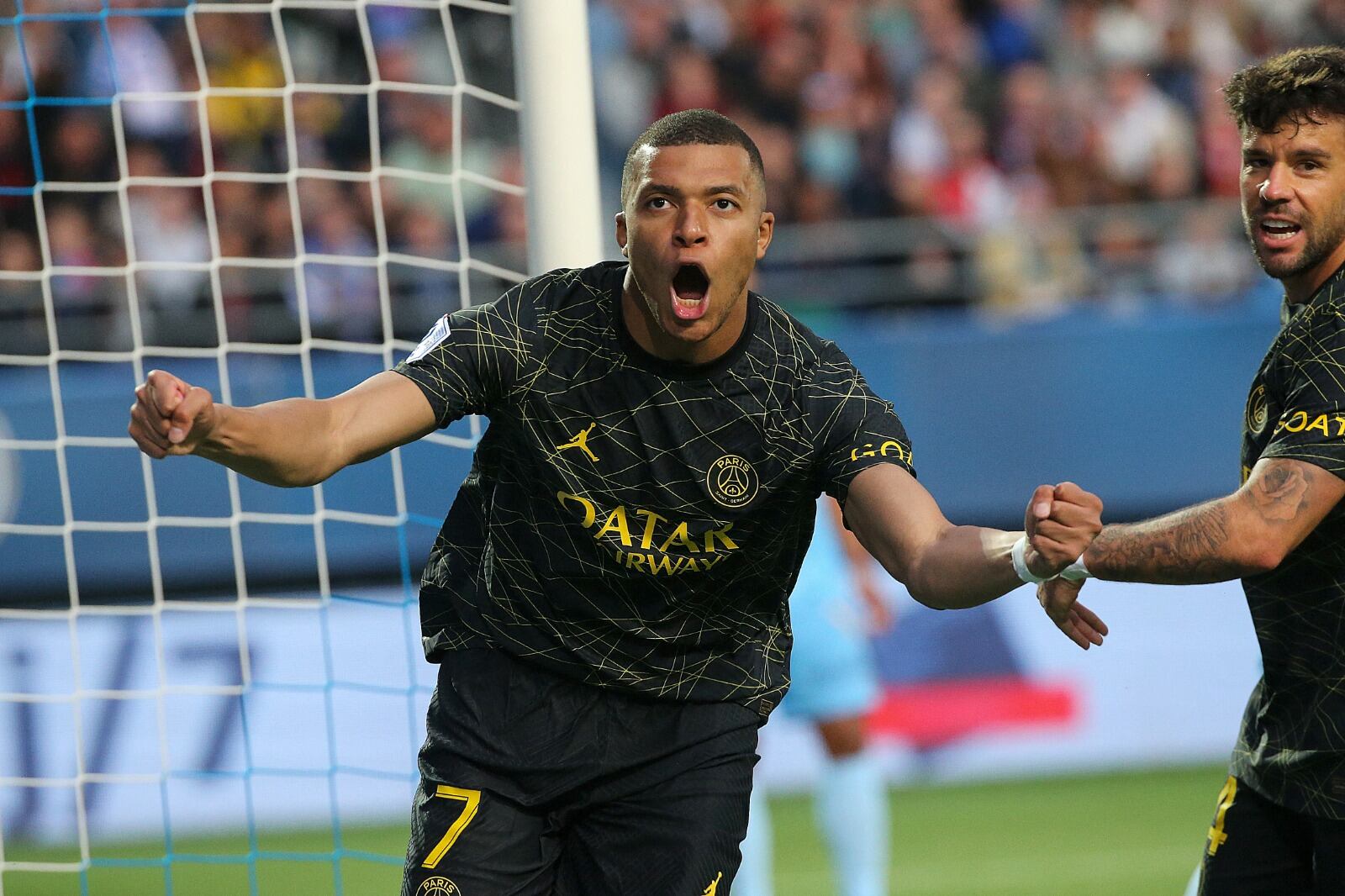 Kylian Mbappé lidera la tabla de goleadores de Francia junto a Lacazette, del Lyon; ambos con 24 tantos