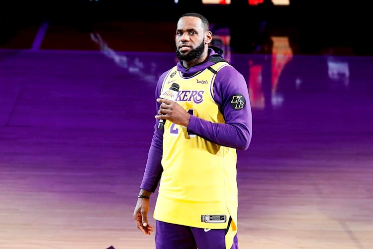 La estrella de Los Angeles Lakers sacudió las redes con su denuncia. 