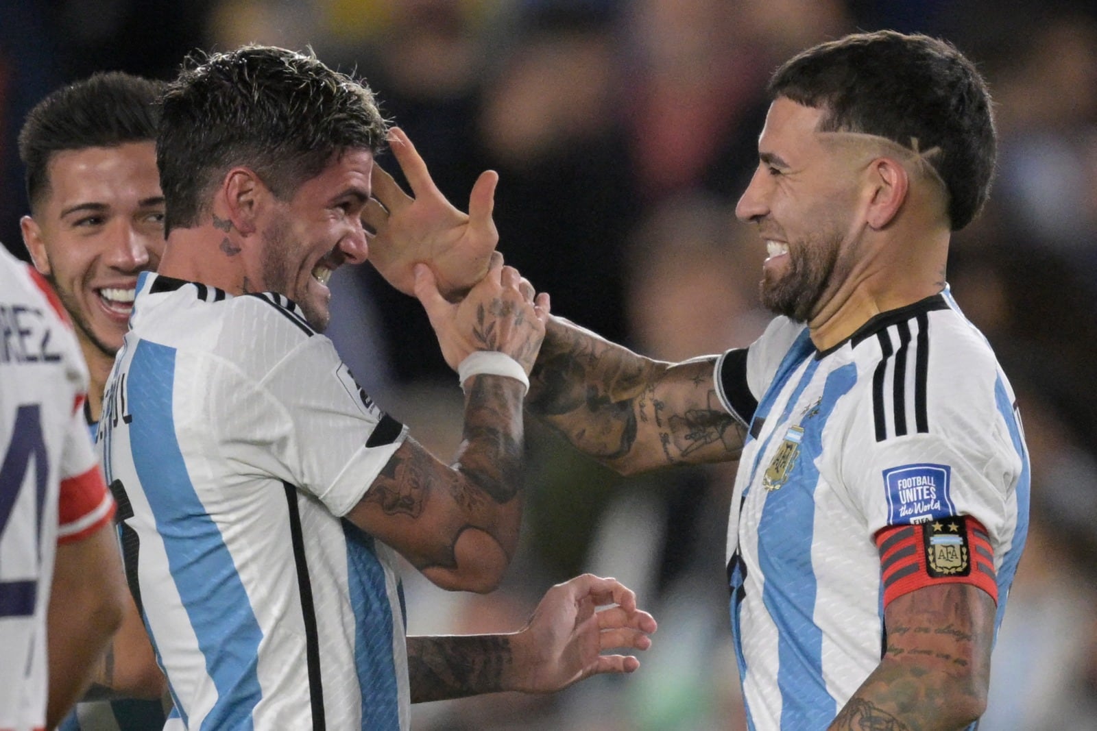 Otamendi festeja el 1 a 0, a los 3 minutos de juego.