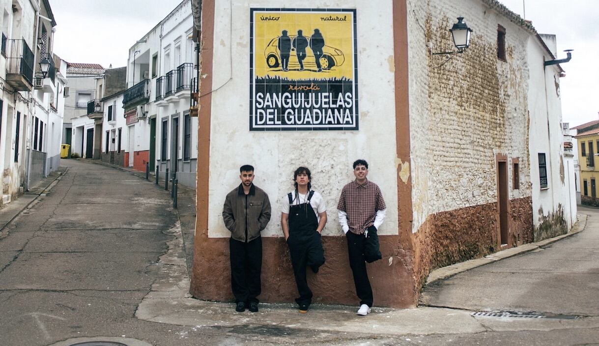 Los integrantes de Sanguijuelas del Guadiana en su pueblo natal