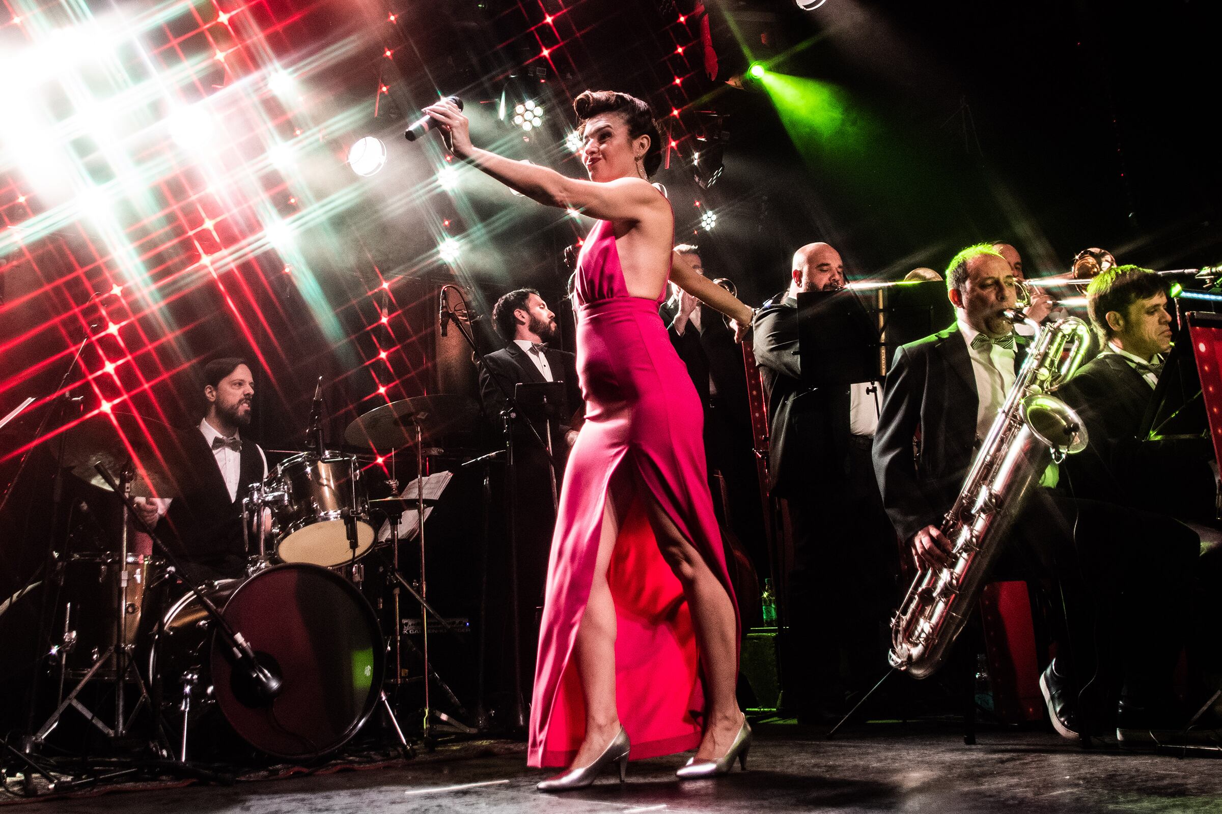 "Hay canciones de Madonna, Guns N’Roses, Aerosmith, Genesis, Michael Jackson y muchos más", dice Karayekov.