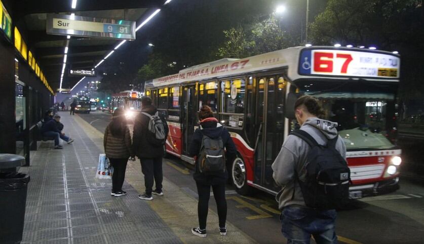 Paro de colectivos en el AMBA: qué líneas no funcionan hoy