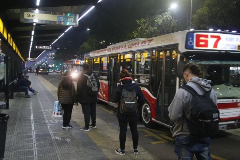 Paro de colectivos en el AMBA: qué líneas no funcionan hoy