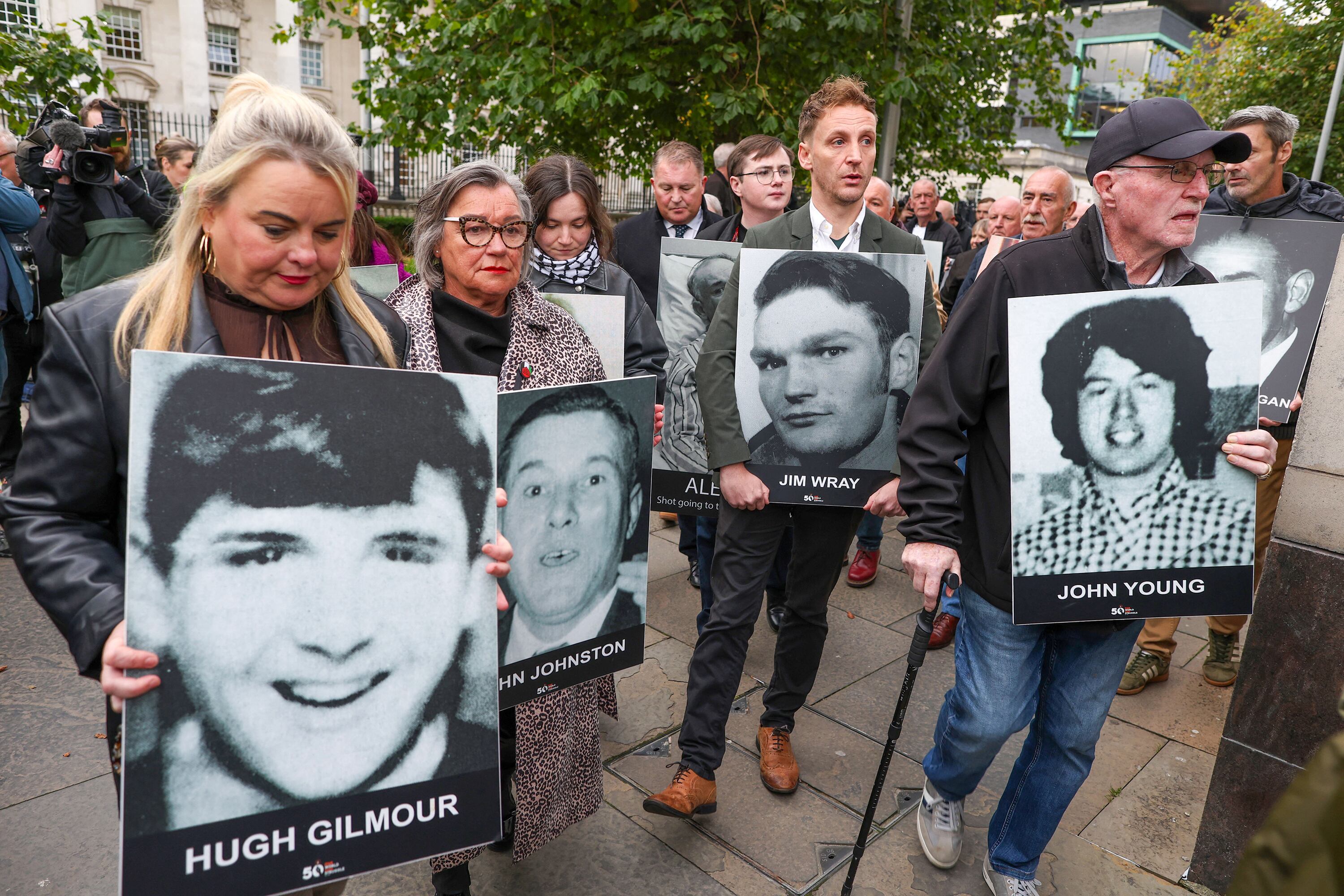 El veredicto causó indignación entre los familiares de las víctimas en el ingreso del Tribunal de Belfast