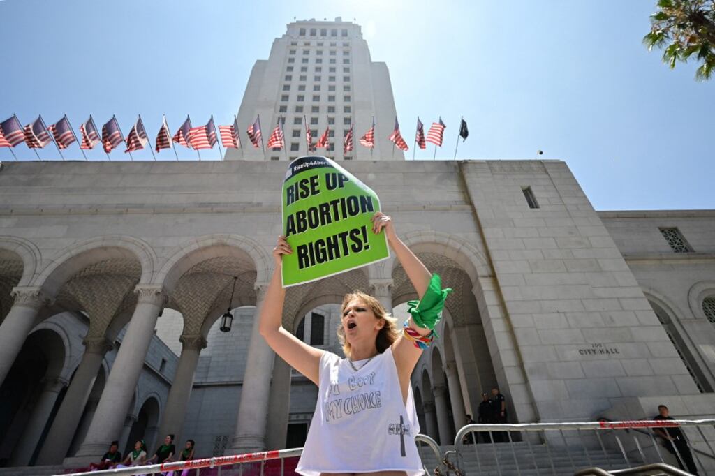 Hasta el momento, ya son 13 los estados donde entraron en rigor leyes que prohíben el aborto. Foto: AFP.