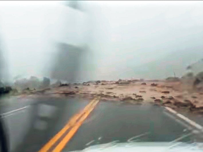 Por las intensas lluvias, el Arroyo del Medio se desvió de su curso y entró en Bárcena.