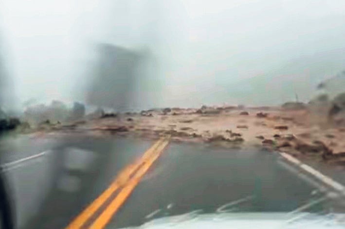 Por las intensas lluvias, el Arroyo del Medio se desvió de su curso y entró en Bárcena.