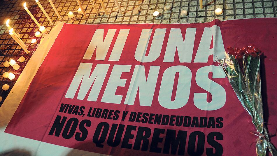 Al mediodía, en el Congreso, una intervención de Las Criadas recordó qué senadoras y senadores votaron contra el aborto legal.
