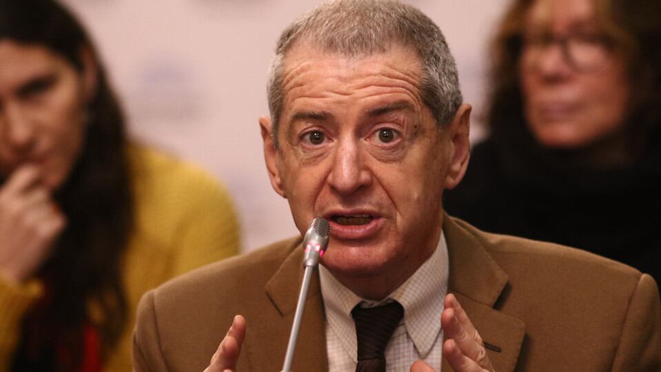 "No nos entregan la fórmula que se utilizará en la transmisión de datos", denunció Landau.